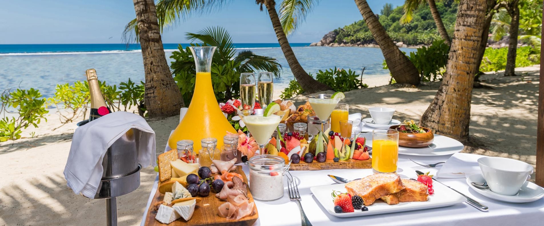 d_kempinski-seychelles_breakfast-on-the-beach-close-up.jpg