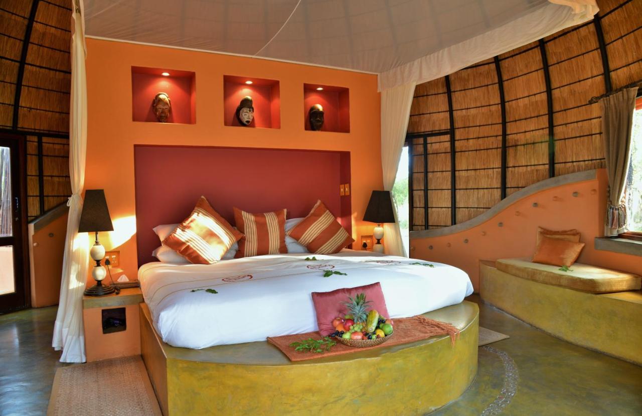 hoyo hoyo safari lodge.jpg